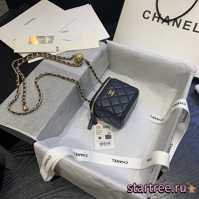 Chanel | Classic Blue Box With Chain - AP1447 - 10.5 x 8.5 x 7 cm - 1