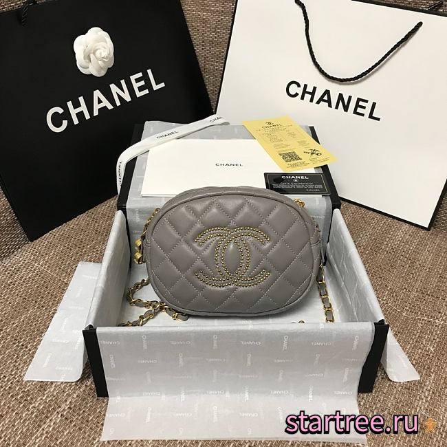 Chanel | Grey Lambskin Studded Logo Camera Case - AS1511 - 13 x 20 x 5 cm - 1