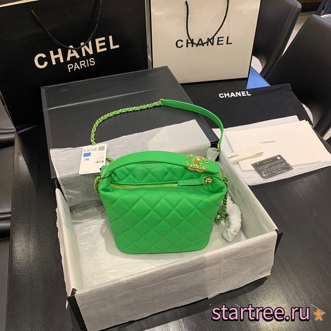 Chanel | Small Lambskin Hobo Green Bag - AS1745 - 15 x 15 x 12 cm - 1