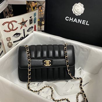 Chanel | 1992 vertical quilt CC Black shoulder bag - AS1499 - 23 x 14 x 7cm