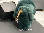 Chanel | Shearling Green Bag - AS2240 - 15.5 x 21.5 x 6.5cm - 5