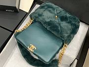 Chanel | Shearling Green Bag - AS2240 - 15.5 x 21.5 x 6.5cm - 2