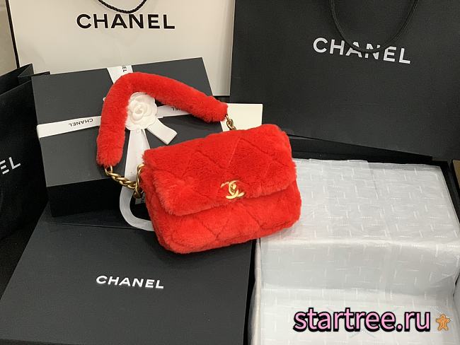 Chanel | Shearling Red Bag - AS2240 - 15.5 x 21.5 x 6.5cm - 1