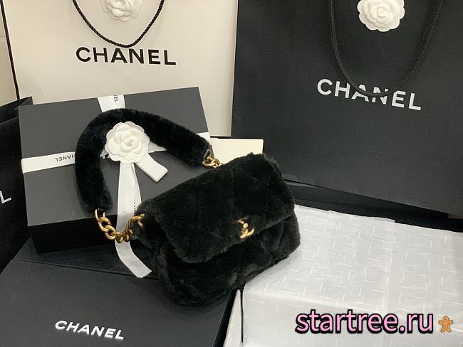 Chanel | Shearling Black Bag - AS2240 - 15.5 x 21.5 x 6.5cm - 1