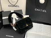 Chanel | Shearling Black Bag - AS2240 - 15.5 x 21.5 x 6.5cm - 1