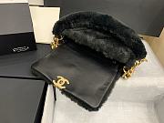 Chanel | Shearling Black Bag - AS2240 - 15.5 x 21.5 x 6.5cm - 5