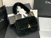 Chanel | Shearling Black Bag - AS2240 - 15.5 x 21.5 x 6.5cm - 6