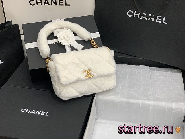 Chanel | Shearling White Bag - AS2240 - 15.5 x 21.5 x 6.5cm - 1