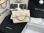 Chanel | White Shopping Bag with Crystal Pearls - AS2213 - 34 x 25 x 5 cm - 1