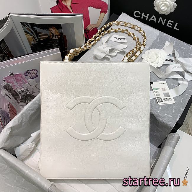 Chanel | Shiny White Aged Calfskin Shopping Bag - AS1945 - 32 x 30 x 10 cm - 1