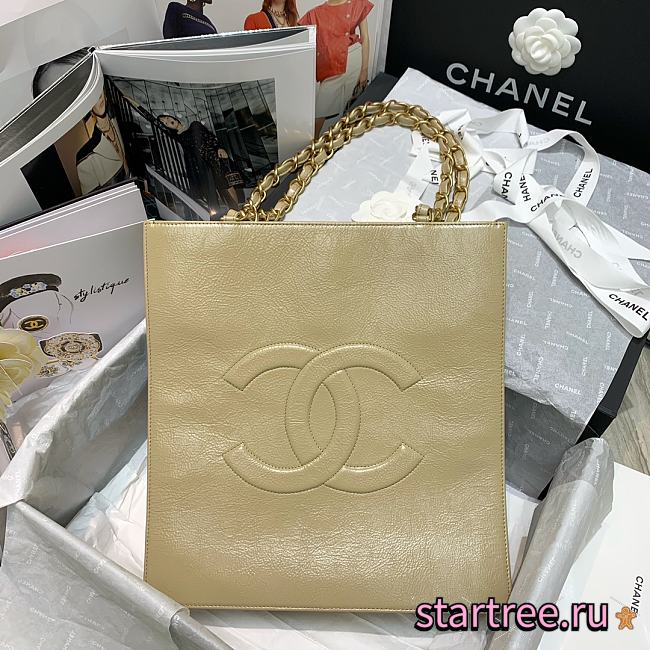 Chanel | Shiny Beige Aged Calfskin Shopping Bag - AS1945 - 32 x 30 x 10 cm - 1