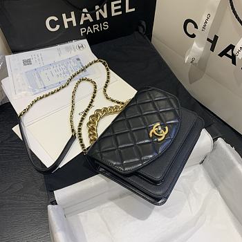 Chanel | Mini Black Chain Handle Flap Bag - AS0784 - 19 x 14 x 5 cm