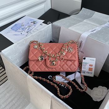 Chanel | Coco Apricot Charms Bag - AS2326 - 20 x 12 x 6 cm
