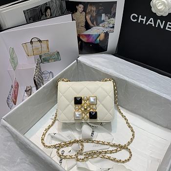 Chanel | Small White Crystal Pearls Flap Bag - AS2251 - 14.5 x 5 x 10.5cm