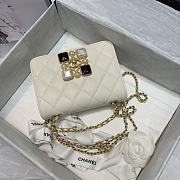 Chanel | White Calfskin Crystal Pearls Flap Bag - AS2259 - 18 x 12 x 7 cm - 3