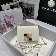 Chanel | White Calfskin Crystal Pearls Flap Bag - AS2259 - 18 x 12 x 7 cm - 2