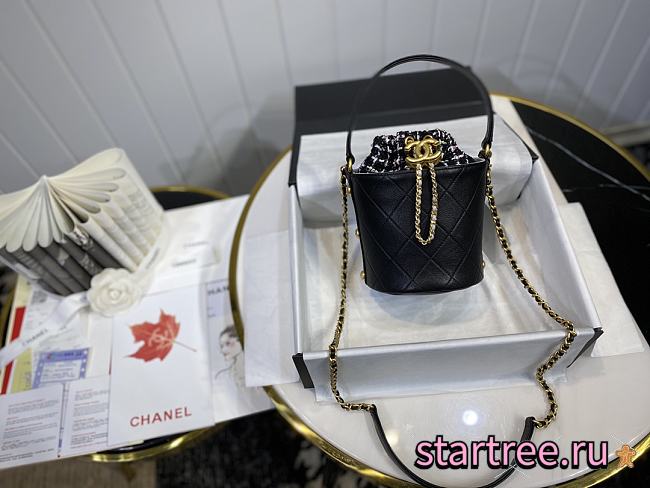 Chanel | Small Black CC Chain Bucket Drawstring Bag - AS1478 - 13 x 17 x 13 cm - 1