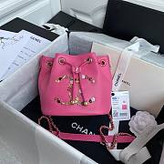 Chanel | Logo Charm CC Pink Lambskin Bucket Bag - AS1883 - 16 x 17 x 13 cm - 1