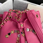Chanel | Logo Charm CC Pink Lambskin Bucket Bag - AS1883 - 16 x 17 x 13 cm - 2