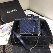 Chanel | Small Blue CC Filigree Chain Around Vanity Case - AS1785 - 18x14x8cm - 3