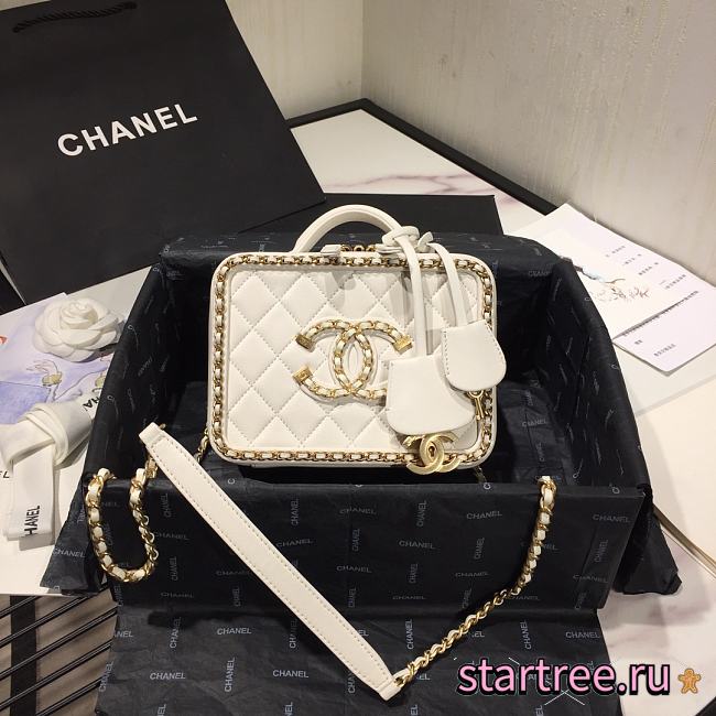 Chanel | Small White CC Filigree Chain Around Vanity Case - AS1785 - 18x14x8cm - 1
