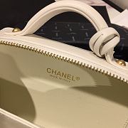 Chanel | Small White CC Filigree Chain Around Vanity Case - AS1785 - 18x14x8cm - 5