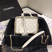 Chanel | Small White CC Filigree Chain Around Vanity Case - AS1785 - 18x14x8cm - 4