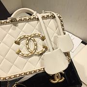 Chanel | Small White CC Filigree Chain Around Vanity Case - AS1785 - 18x14x8cm - 2