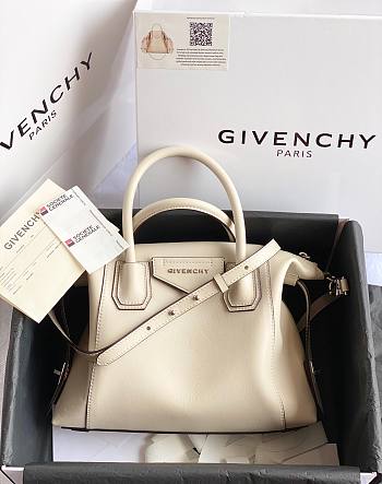 GIVENCHY | Small Antigona Soft bag In Creme - BB50F3 - 30 x 8 x 25 cm