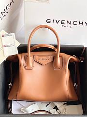 GIVENCHY | Small Antigona Soft bag In Caramel - BB50F3 - 30 x 8 x 25 cm - 4