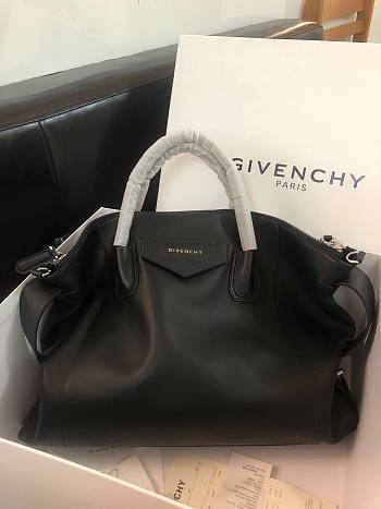 GIVENCHY | Medium Antigona Soft bag In Black - BB50F2 - 45 x 9 x 35 cm