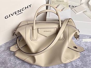 GIVENCHY | Medium Antigona Soft bag In Cloud Creme - BB50F2 - 45 x 9 x 35 cm