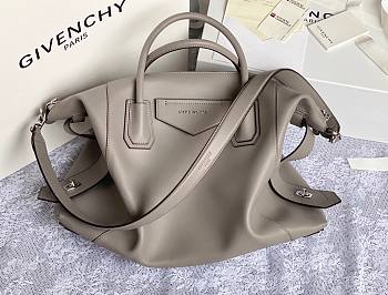 GIVENCHY | Medium Antigona Soft bag In Cloud Grey - BB50F2 - 45 x 9 x 35 cm