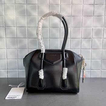 GIVENCHY | Medium Antigona Lock Bag In Black - BB50GJ - 33 x 23 x 17 cm