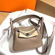 Hermès | Lindy mini bag Beige - 19 cm  - 1