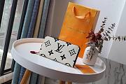 Louis Vuitton | Crafty Zippy Wallet White - M69698 - 19.5 x 10.5 x 2.5 cm - 1