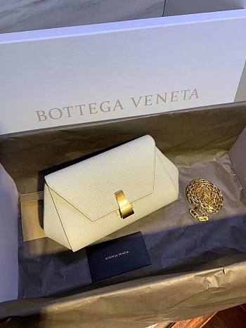 Bottega Veneta | mini White BV Angle bag - 19x13x8cm