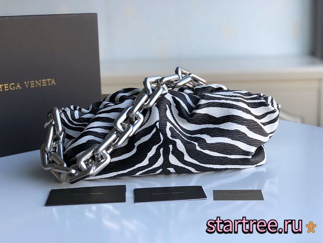 Bottega Veneta | Zebra Chain Pouch - 620230 - 31x12x16cm - 1