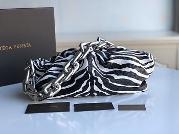 Bottega Veneta | Zebra Chain Pouch - 620230 - 31x12x16cm