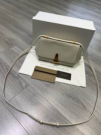 Bottega Veneta | White BV Angle Shoulder Bag - 576143 - 20 x 43 x 16cm