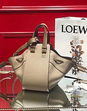 LOEWE | Light Beige Drawstring Hammock bag in Grain- 38730S - 26 x 21 x 14 cm - 4