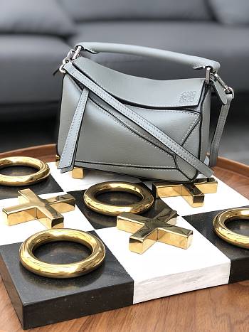 LOEWE | Mini Silver Gray Puzzle bag - 322.30.U - 18 x 12.5 x 8cm