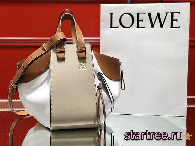 LOEWE | Small Tan/White Hammock bag - 29 x 26 x 14cm - 1