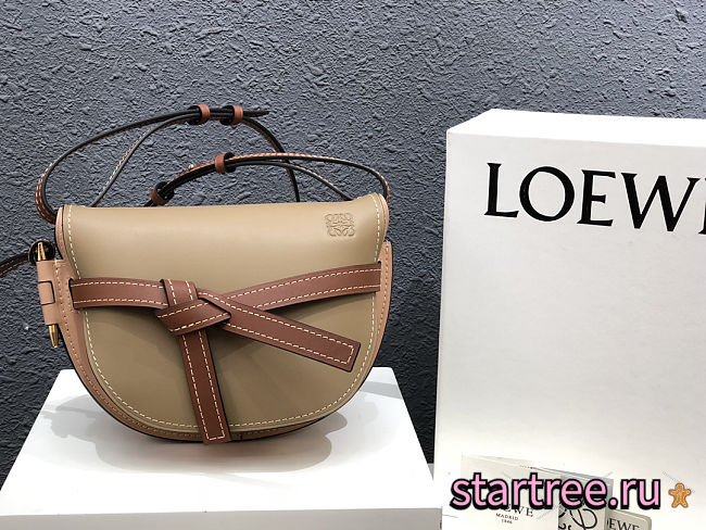 Loewe | Small Gate bag in soft calfskin - A650T2 - 20 x 19 x 11.5cm - 1