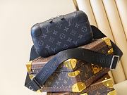 Louis Vuitton | Horizon Clutch - M45579 - 21 x 12 x 6.5 cm - 2