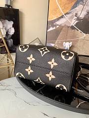Louis Vuitton | Speedy Bandoulière 25 Handbag Black M58947  - 3