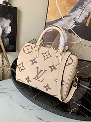 Louis Vuitton | Speedy Bandoulière 25 Handbag Cream M58947 - 4