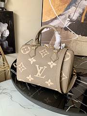 Louis Vuitton | Speedy Bandoulière 25 Handbag Beige M58947  - 2
