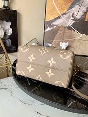 Louis Vuitton | Speedy Bandoulière 25 Handbag Beige M58947  - 5