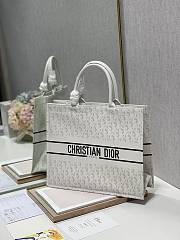 DIOR | Christian Book Tote Large White - M1286 - 41 x 32 cm - 3